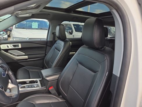 Used 2023 Ford Explorer Limited w/ Limited Technology Package AWD/4WD image 9