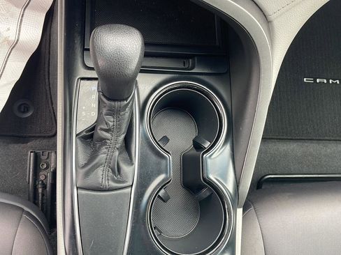 Used 2018 Toyota Camry LE w/ Convenience Package FWD image 19