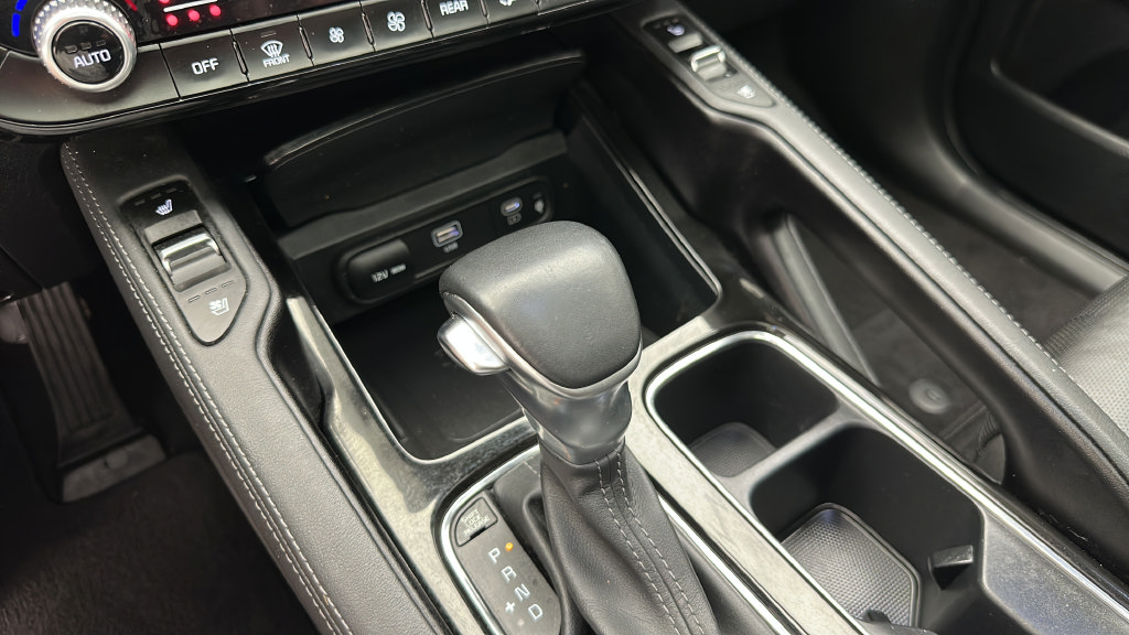 Used 2024 Kia Telluride EX w/ EX Captain's Chair Package AWD/4WD image 22