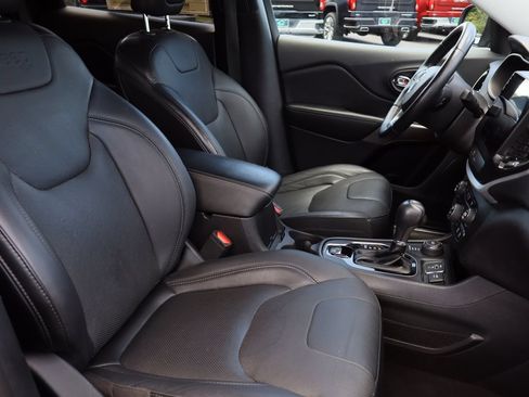 Used 2019 Jeep Cherokee Limited AWD/4WD image 29