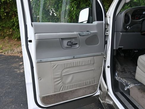 Used 2006 Ford E-150 and Econoline 150 RWD image 13