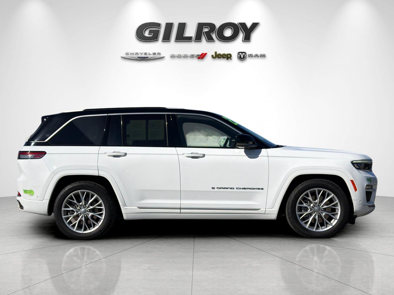 Used 2023 Jeep Grand Cherokee Summit w/ Advanced Protech Group IV AWD/4WD image 3