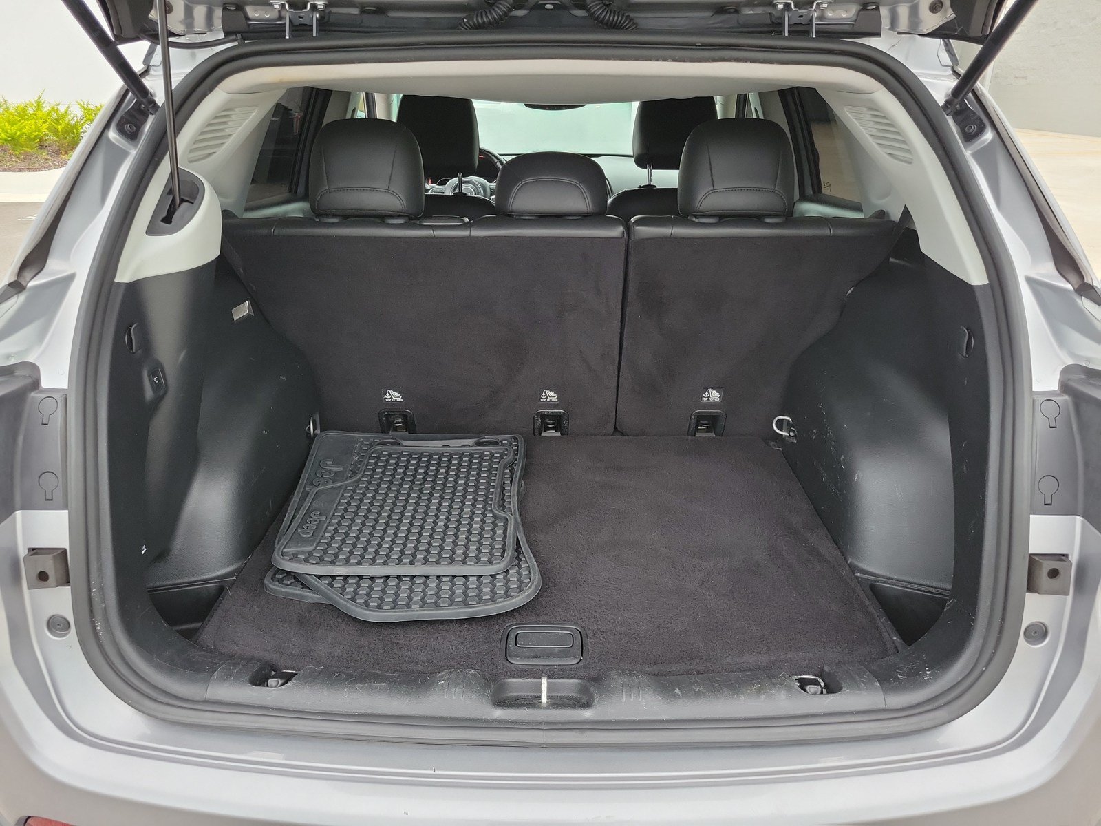 Used 2019 Jeep Compass Trailhawk w/ Cold Weather Group AWD/4WD image 30