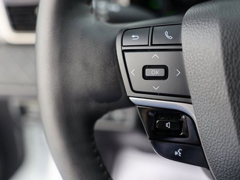 Used 2025 Toyota Camry XLE image 19