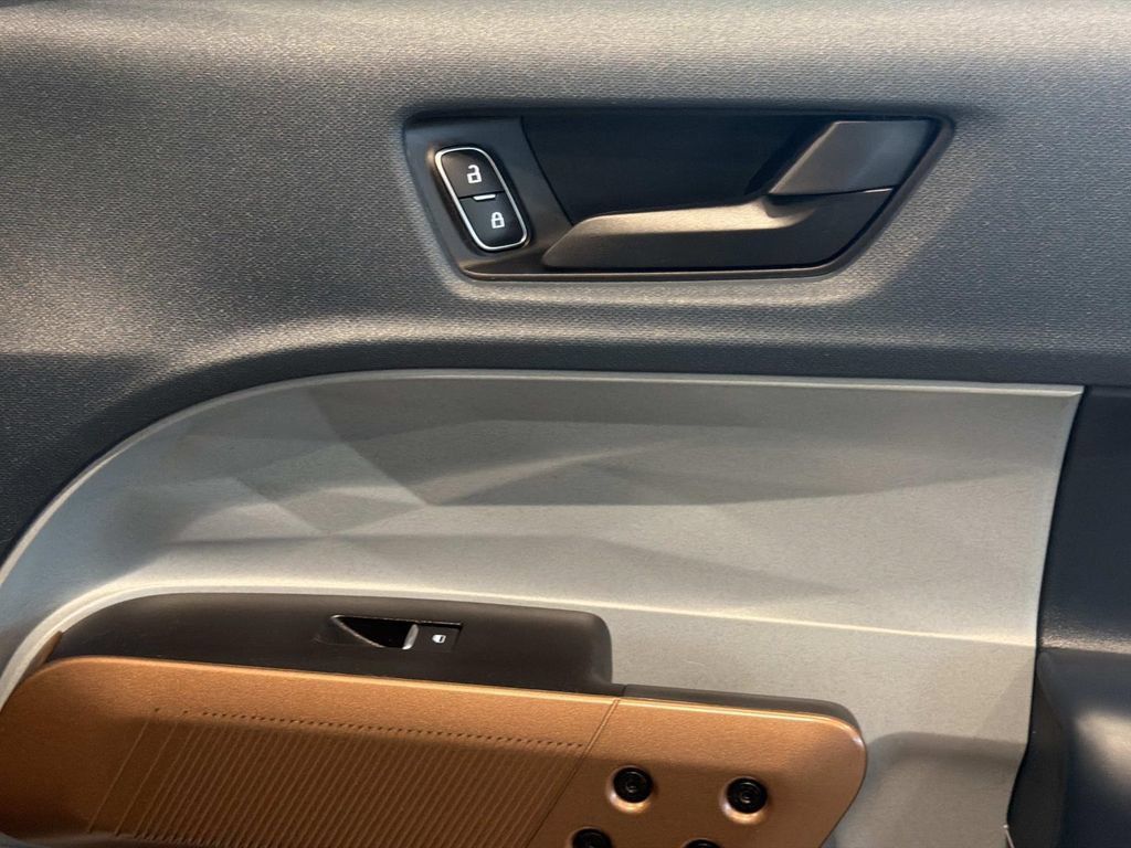 Certified 2022 Ford Maverick Lariat w/ Lariat Luxury Package FWD image 18