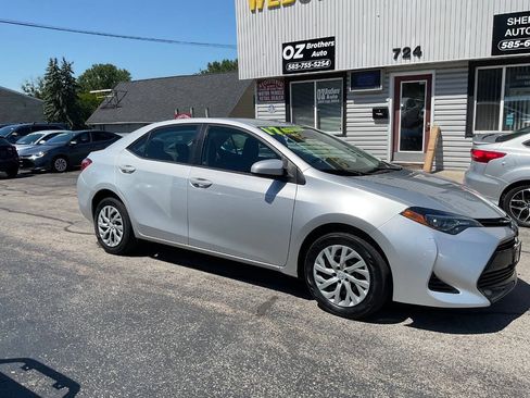 Used 2017 Toyota Corolla LE FWD image 2