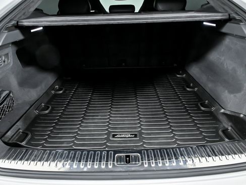 Used 2020 Lamborghini Urus image 16