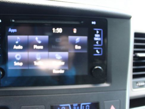 Used 2015 Toyota Sienna XLE FWD image 26