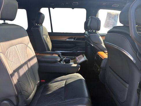 Used 2024 Jeep Grand Wagoneer L Series III AWD/4WD image 18