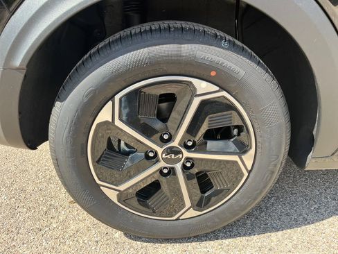 New 2026 Kia Niro EX FWD image 12