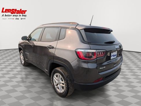 Used 2018 Jeep Compass Sport AWD/4WD image 3