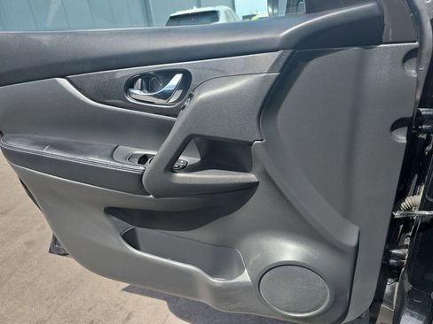 Used 2017 Nissan Rogue S AWD/4WD image 11