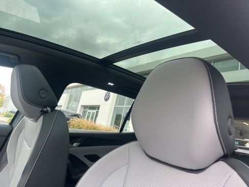 New 2026 Volkswagen Tiguan SE R-Line image 29