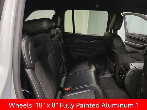 Used 2025 Jeep Grand Cherokee Altitude AWD/4WD image 20