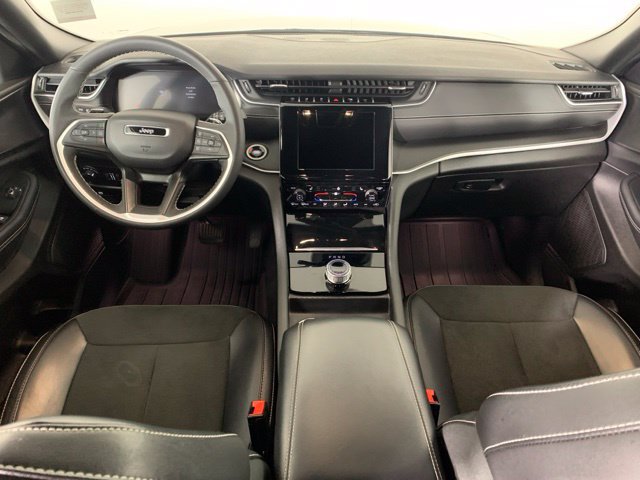 Used 2025 Jeep Grand Cherokee L Laredo AWD/4WD image 2