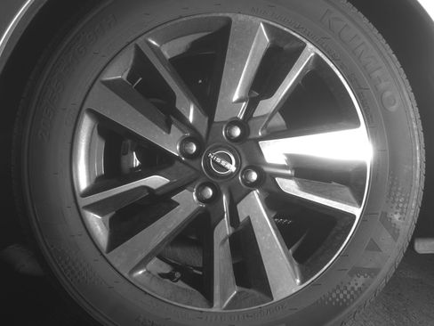 Used 2025 Nissan Versa SV image 12