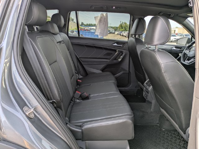 Used 2023 Volkswagen Tiguan SE R-Line AWD/4WD image 23
