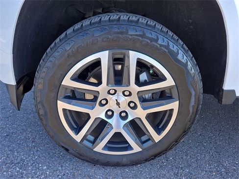 Used 2023 Chevrolet Colorado Z71 w/ Z71 Convenience Package 2 image 9