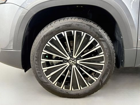 Used 2025 Volkswagen Taos SE FWD image 29
