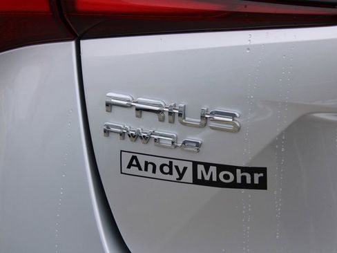 Used 2020 Toyota Prius LE image 9