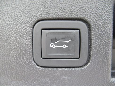 Used 2024 Chevrolet Equinox Premier FWD image 34