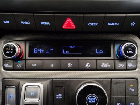 Used 2025 Hyundai Palisade SEL FWD image 21