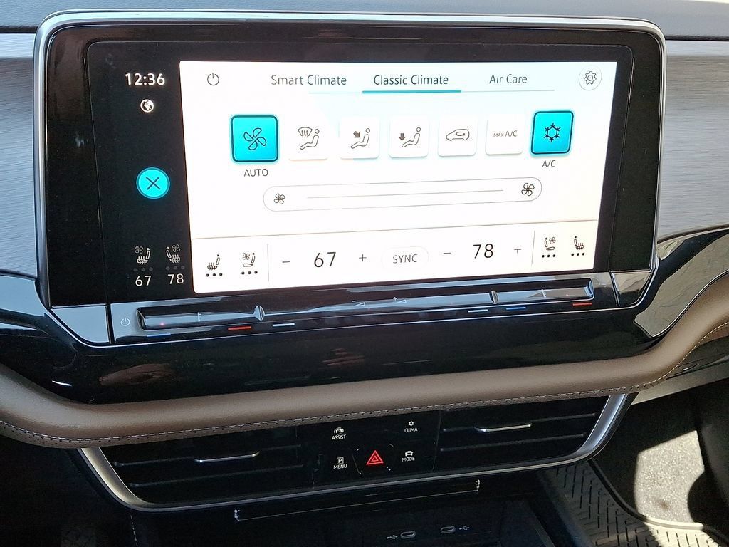 Certified 2025 Volkswagen Atlas Cross Sport SE w/ Panoramic Sunroof Package AWD/4WD image 16