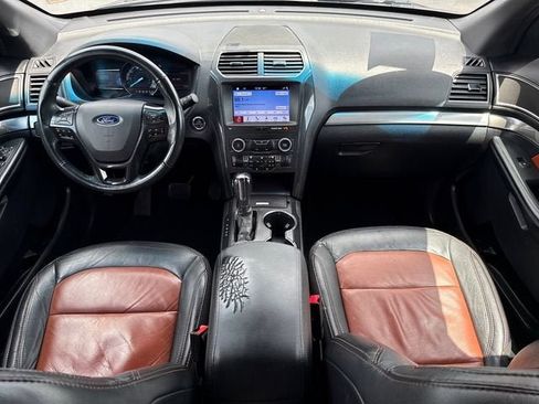 Used 2019 Ford Explorer XLT w/ Equipment Group 202A AWD/4WD image 12