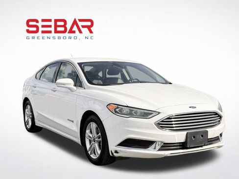 Used 2018 Ford Fusion SE w/ Equipment Group 602A FWD image 3