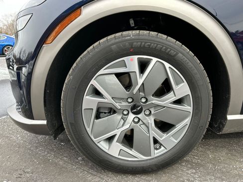 Used 2025 Genesis GV60 Advanced AWD/4WD image 8