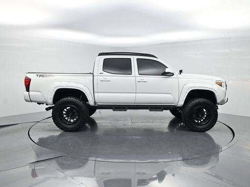 Used 2022 Toyota Tacoma SR AWD/4WD image 4