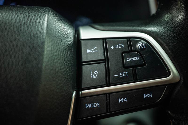 Used 2023 Toyota Highlander XLE AWD/4WD image 20