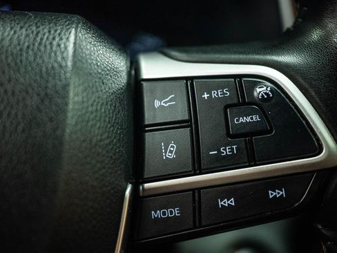 Used 2023 Toyota Highlander XLE AWD/4WD image 20