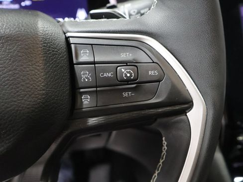 Used 2023 Jeep Grand Cherokee Altitude AWD/4WD image 38