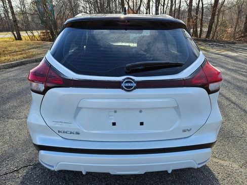 Used 2023 Nissan Kicks SV image 6