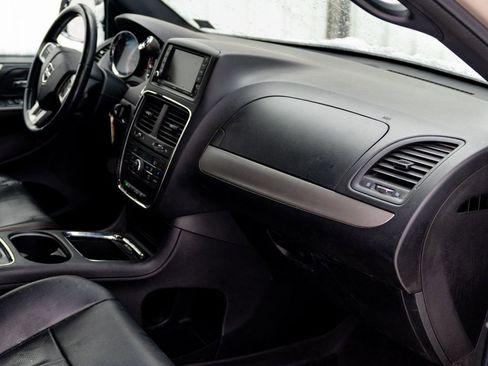 Used 2014 Dodge Grand Caravan R/T image 14