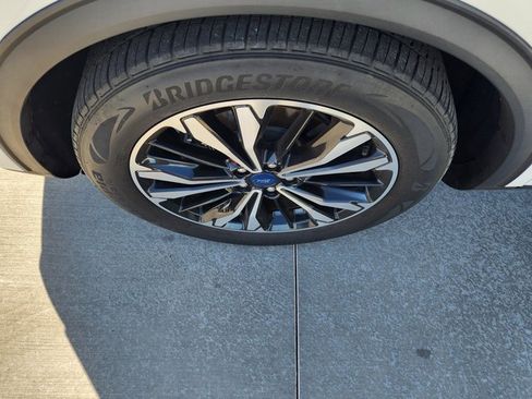 Used 2022 Ford Escape SE w/ SE Sport Appearance Package image 31