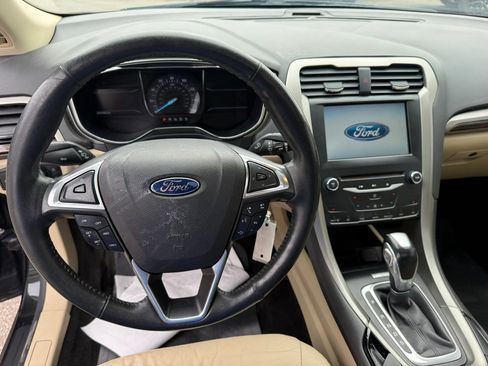 Used 2014 Ford Fusion SE w/ Equipment Group 202A FWD image 18