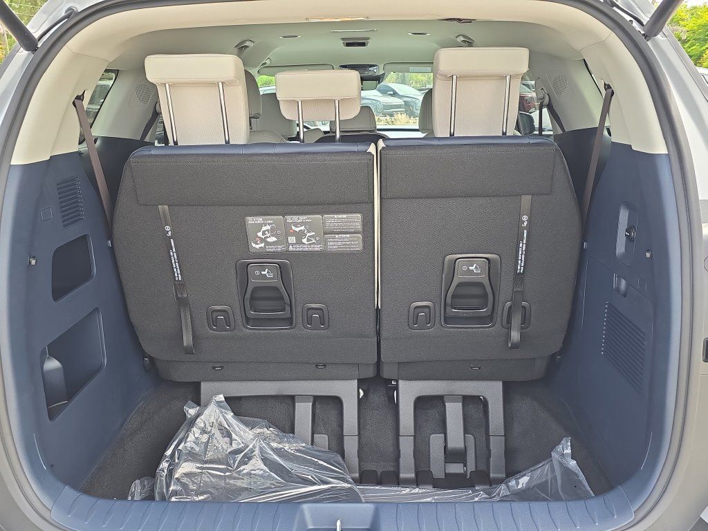 New 2026 Kia Carnival EX FWD image 10