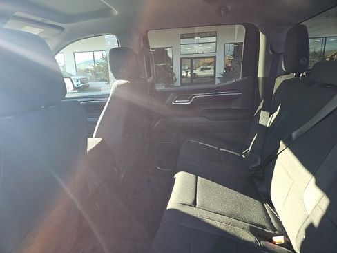 Used 2024 GMC Sierra 1500 SLE image 7