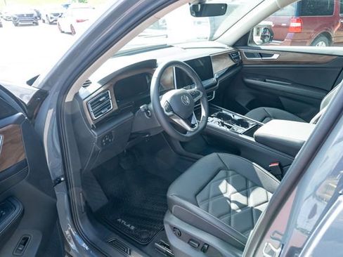 New 2026 Volkswagen Atlas SE FWD image 18