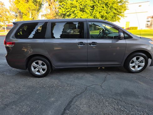 Used 2013 Toyota Sienna L w/ Towing Pkg FWD image 24