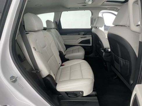 Used 2023 Kia Telluride EX w/ EX Captain's Chair Package image 50