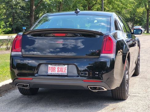 Used 2022 Chrysler 300 S w/ Comfort Group AWD/4WD image 5