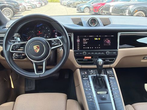 Used 2021 Porsche Macan AWD/4WD image 23