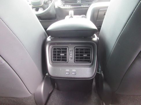 Used 2023 Toyota Crown AWD/4WD image 33