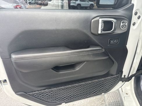 Used 2018 Jeep Wrangler Unlimited Sahara AWD/4WD image 23