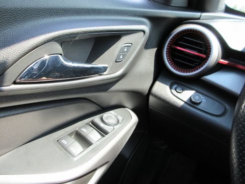 Certified 2024 Chevrolet Trax RS FWD image 23