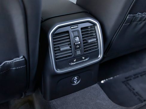 Certified 2026 Porsche Macan AWD/4WD image 53