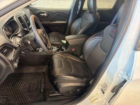 Used 2022 Jeep Cherokee Trailhawk w/ Premium Leather Package image 17